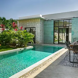 Casa Lou, Large House And Pool, Beach Club Access Tulum